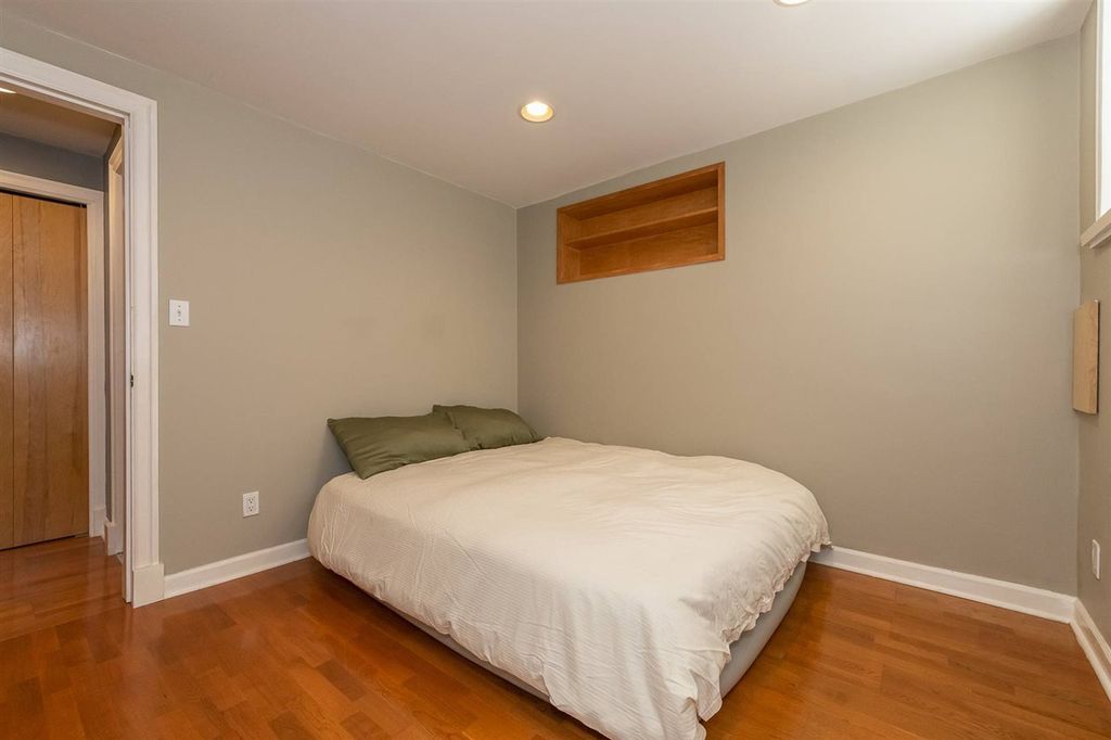 listing image 1103649097875728313