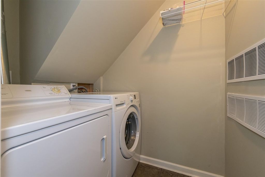 listing image 1103444889066468987