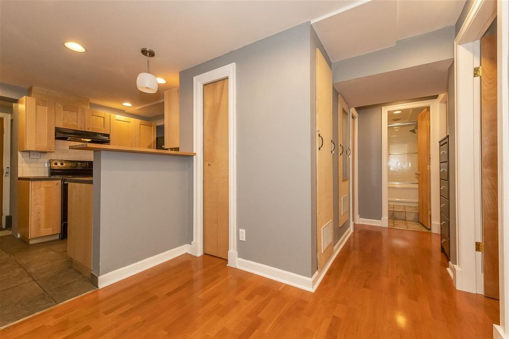 listing image 1108303417178336704