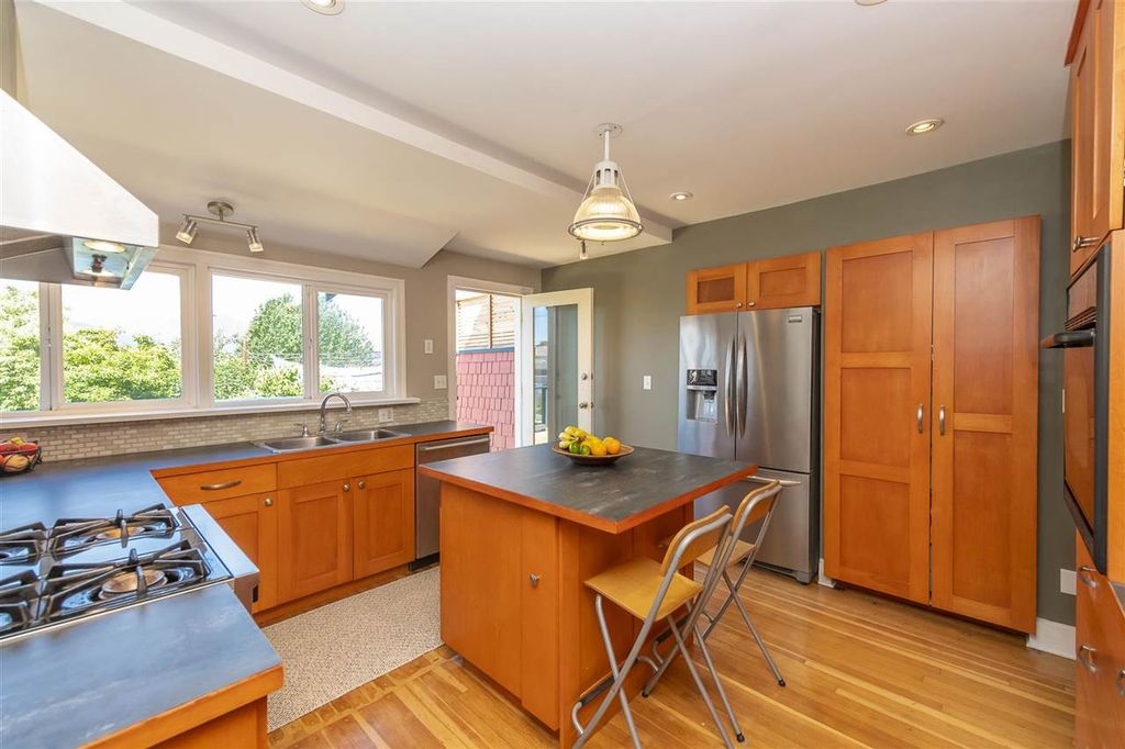 listing image 1106221929213663873