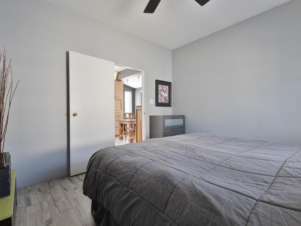 listing image 1104838435539538929
