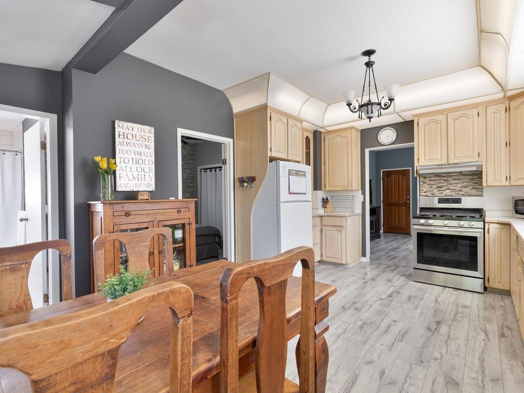 listing image 1102712100808794877