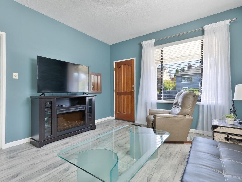 listing image 1101707111421241282