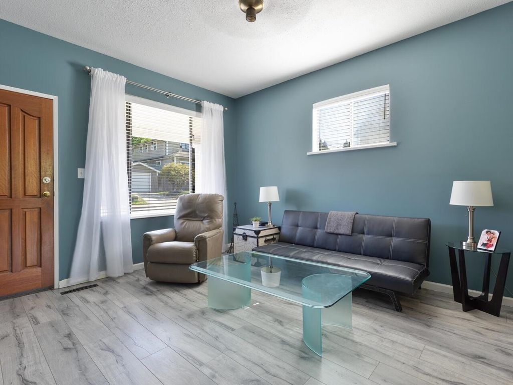 listing image 1102862424331496944