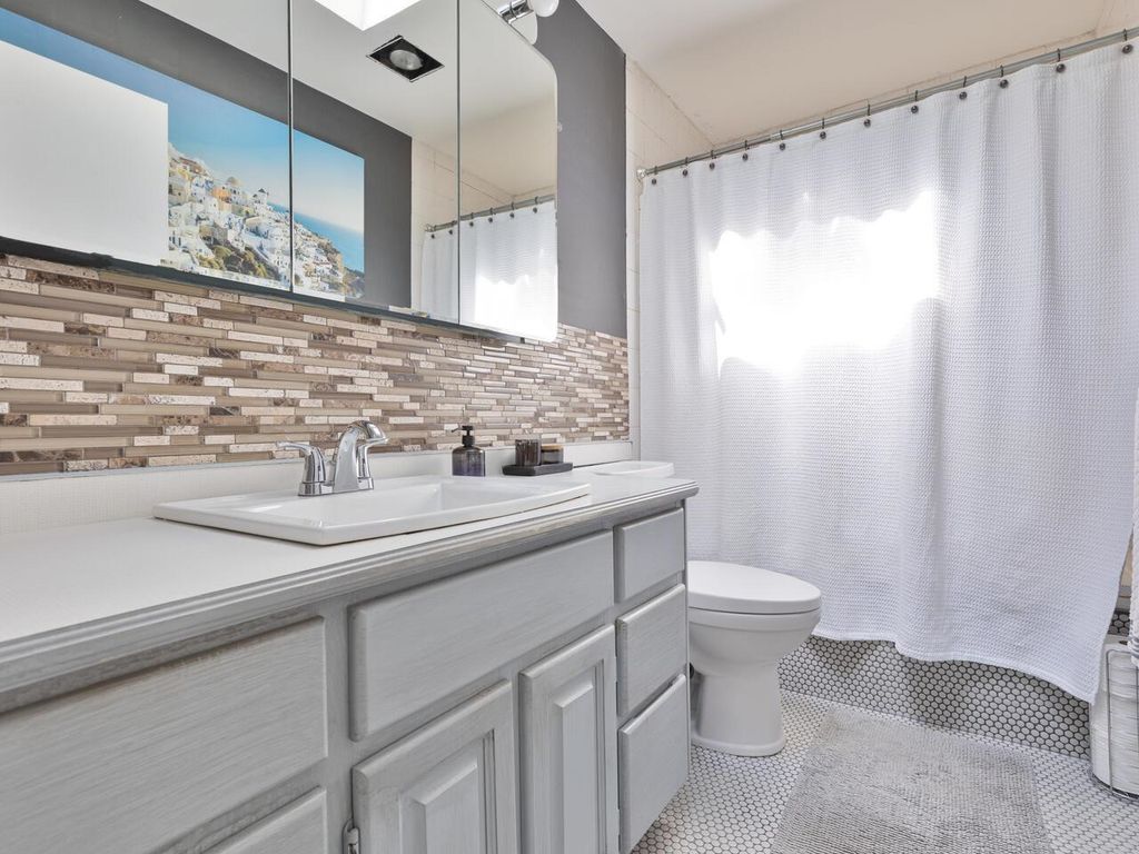 listing image 1109670949784883889