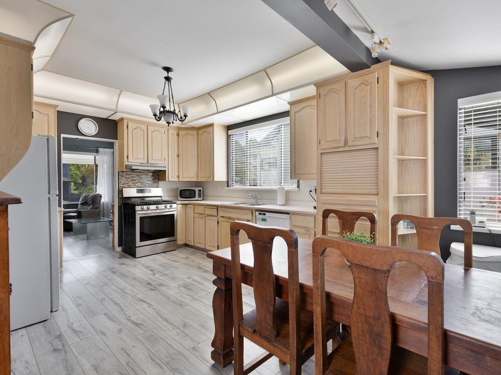 listing image 1106814902866570113