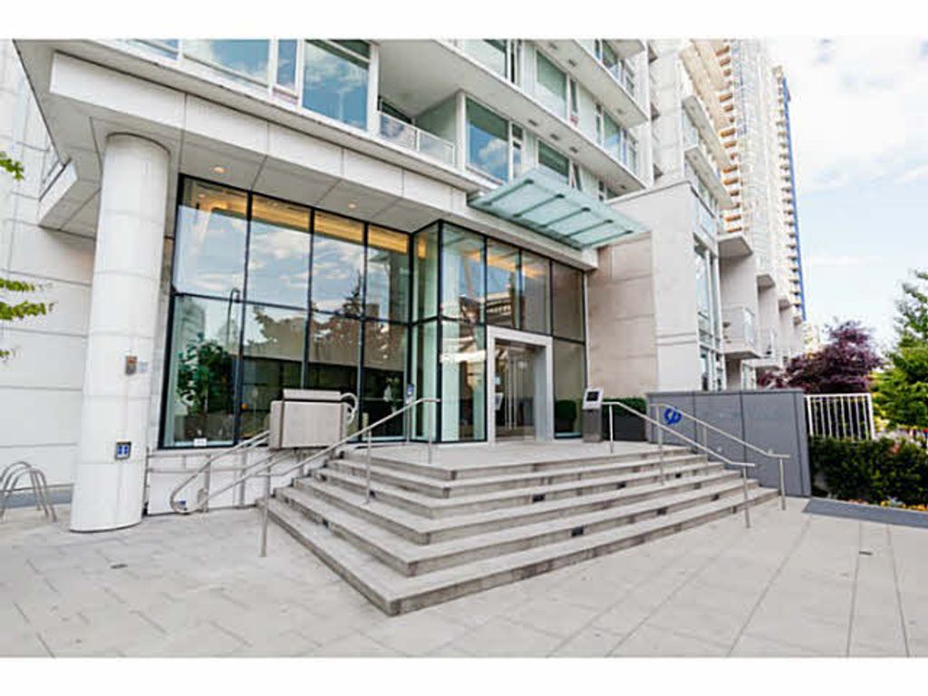 listing image 1106026115912706757