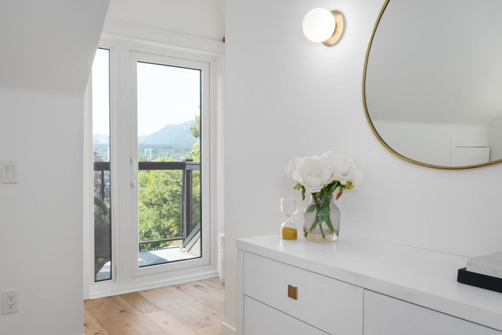listing image 1103635945227910523