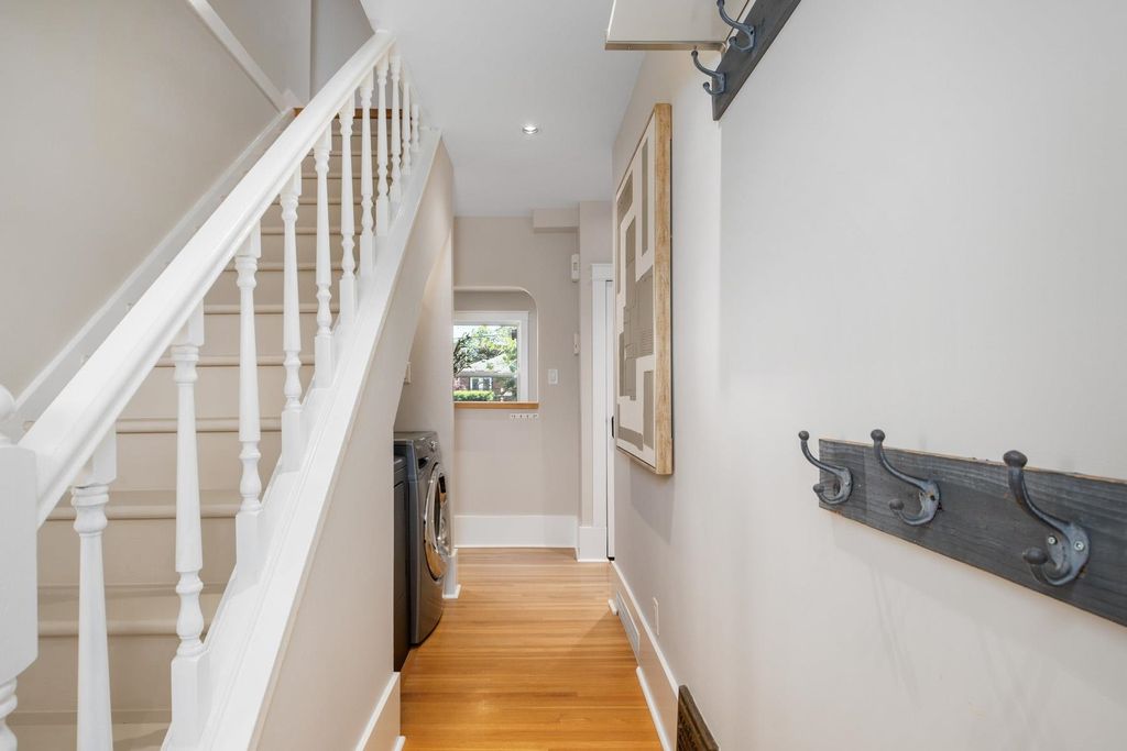 listing image 1103533731609128811