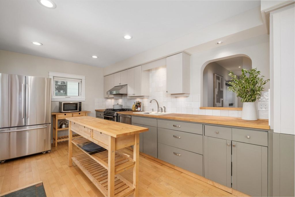 listing image 1106597196574817020