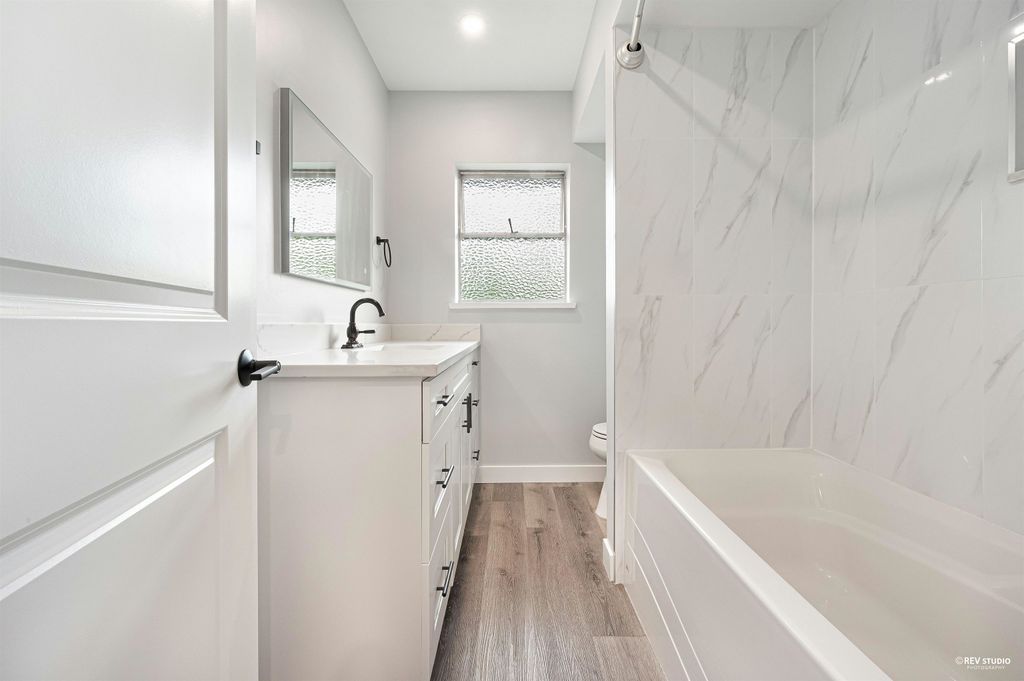 listing image 1104026801464108619
