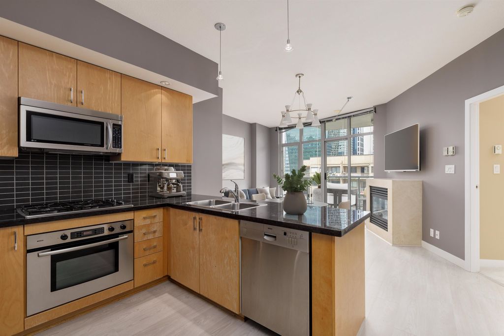 listing image 1104885217757814436