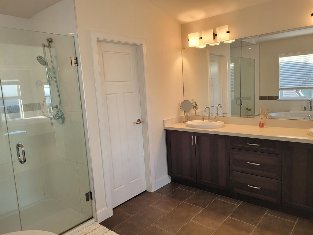 listing image 1104284012611516270