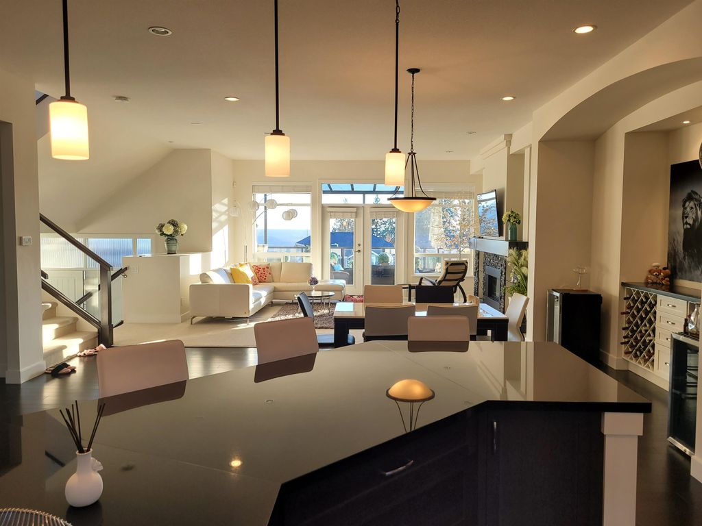 listing image 1105098315403688517