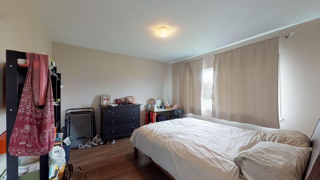listing image 1102343131055592832