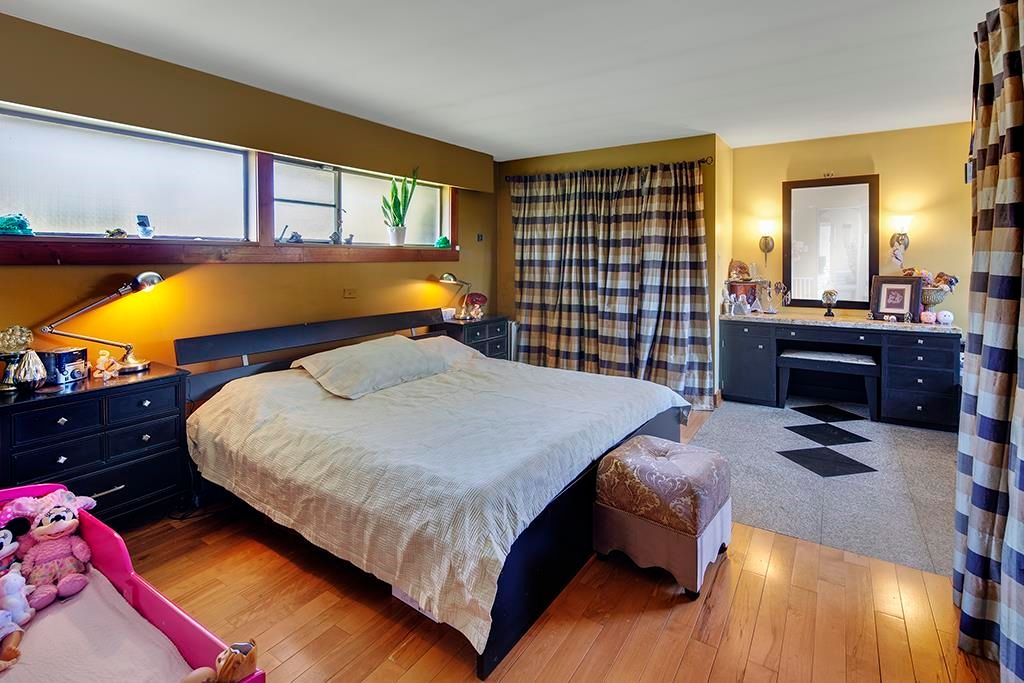 listing image 1103421841413227643