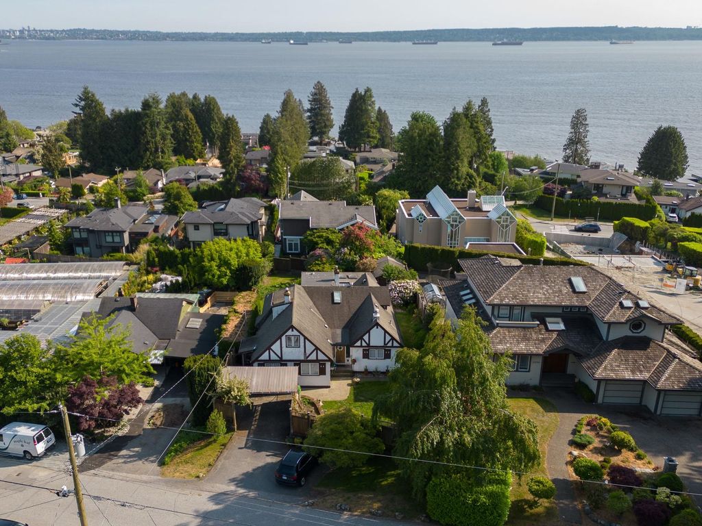 listing image 1103494153832572594