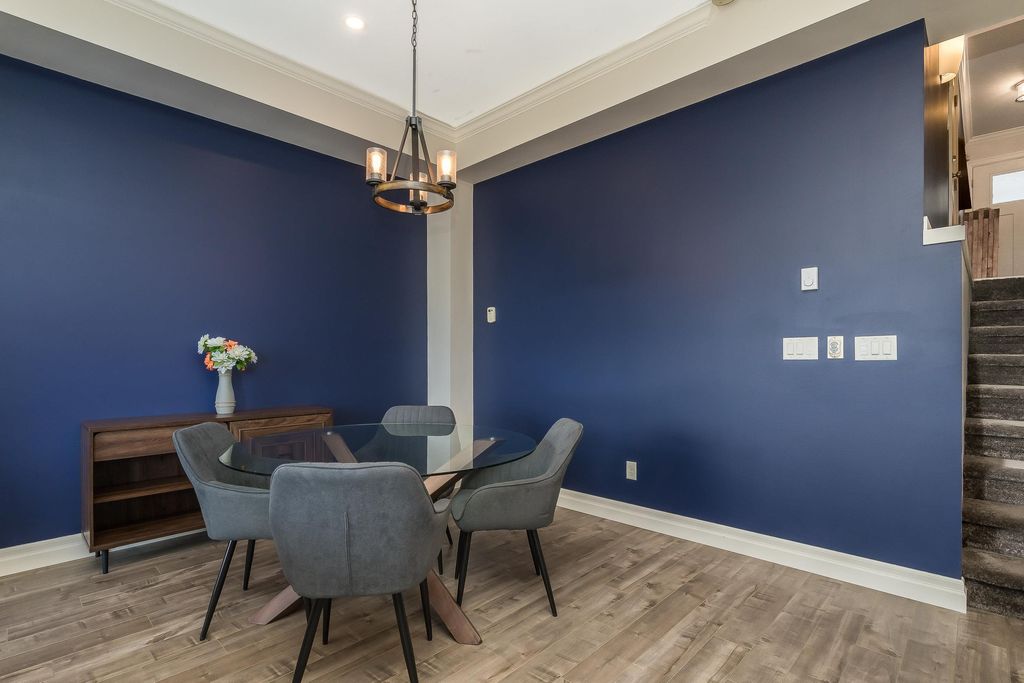 listing image 1104358713327236430