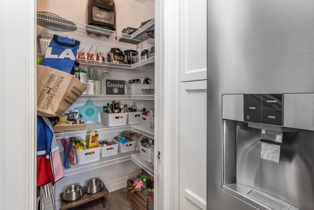 listing image 1103371851204855430