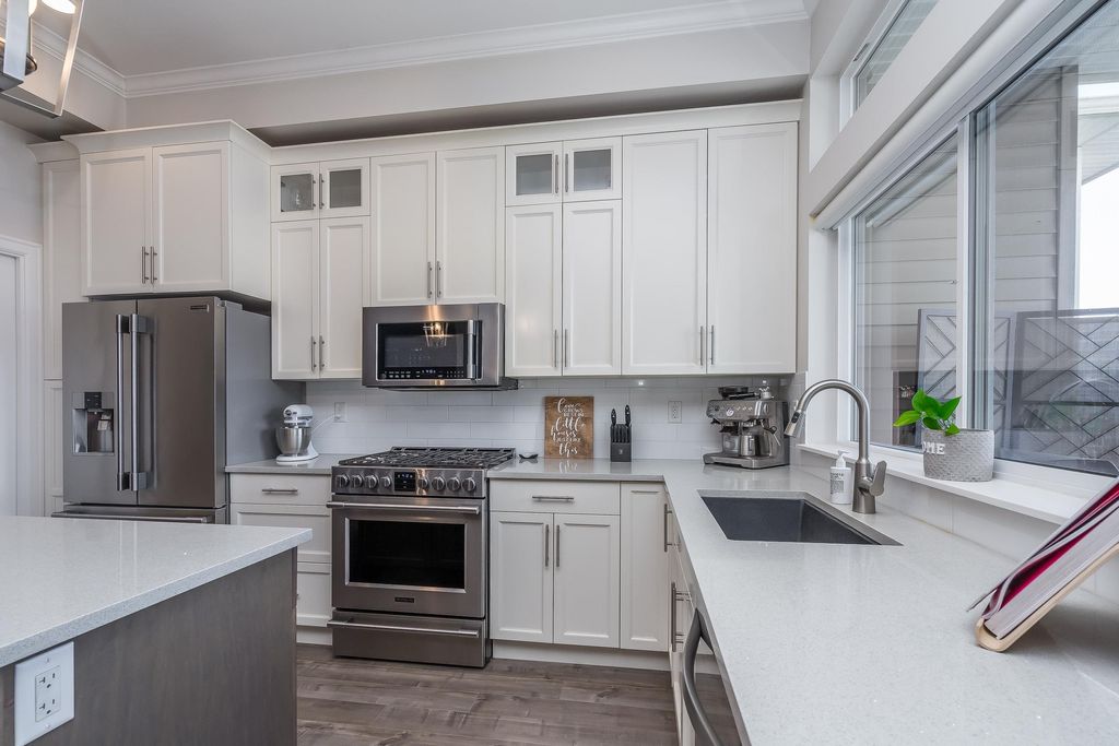 listing image 1109910264772110038