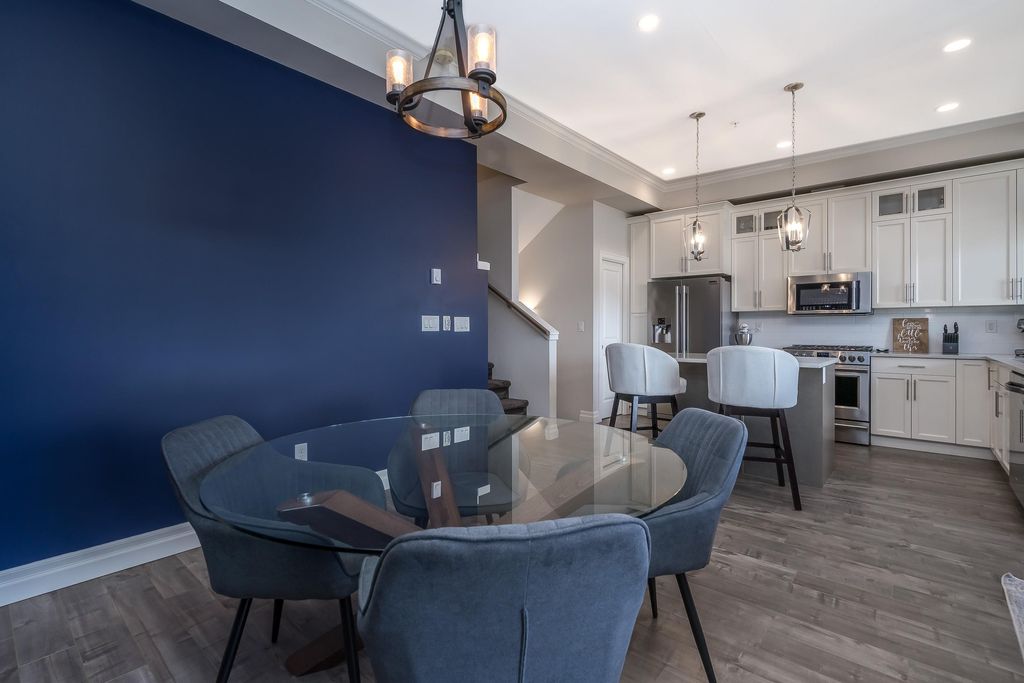 listing image 1108854946874747280