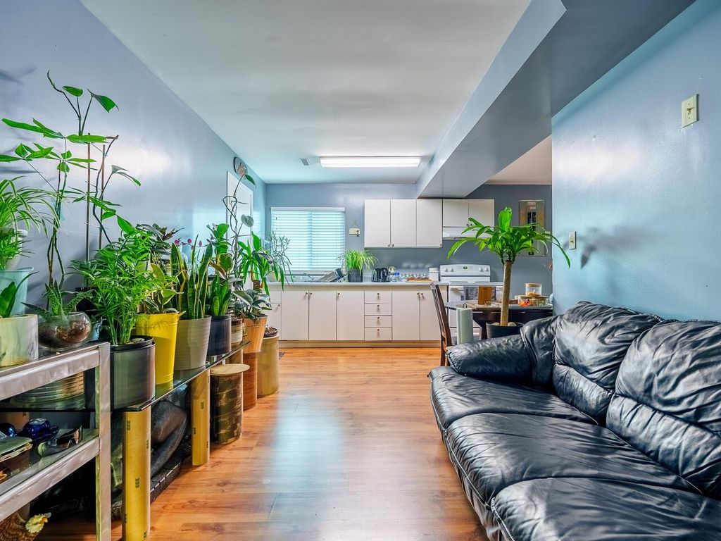 listing image 1104123175099332712