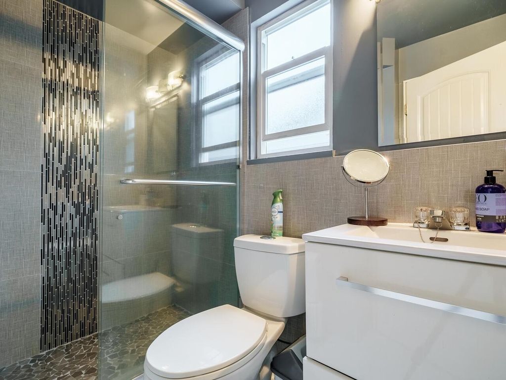 listing image 1103910297129634493