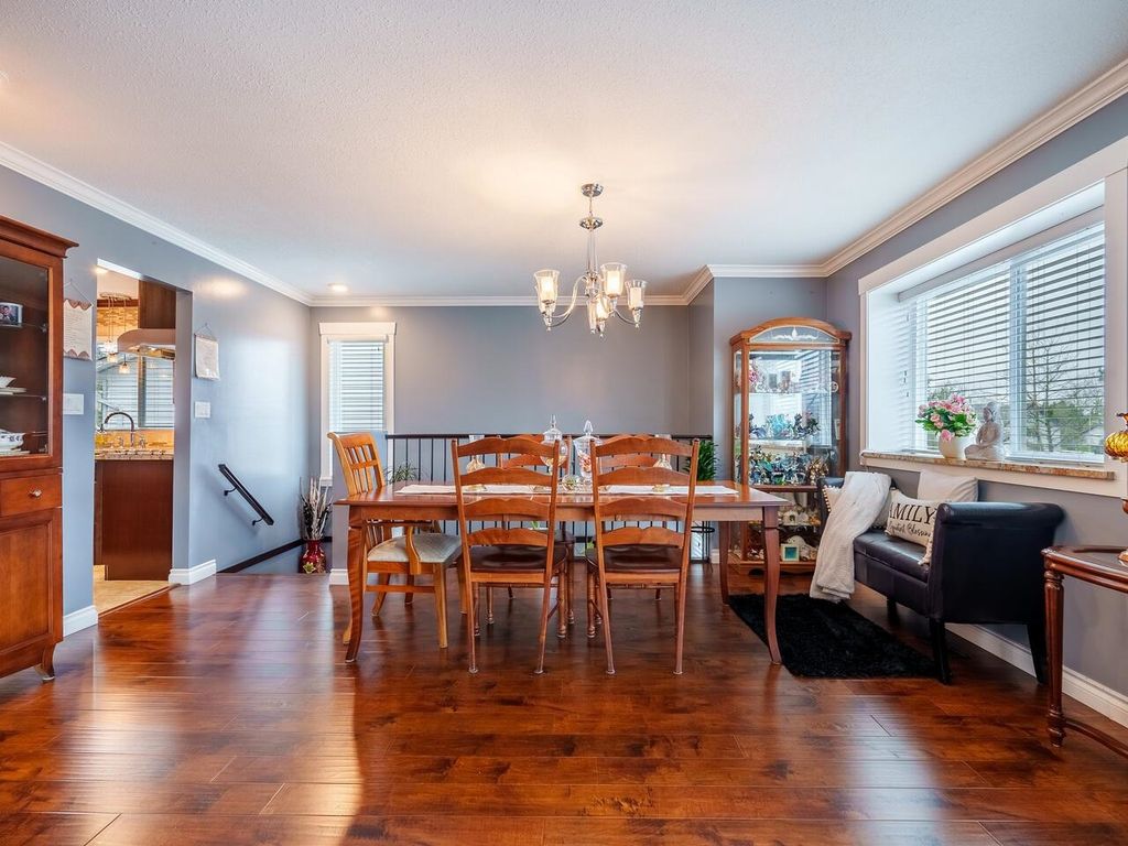 listing image 1104705914815421981