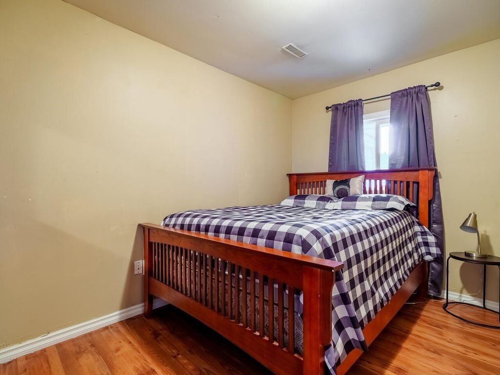 listing image 1105333140612058561