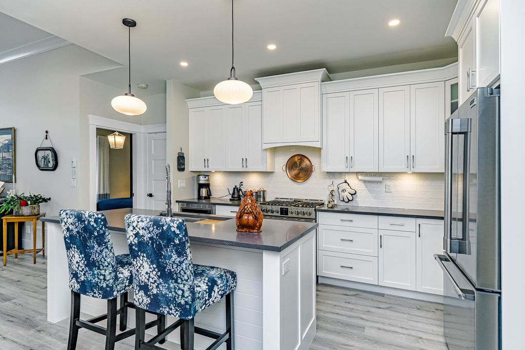listing image 1108639816895217567
