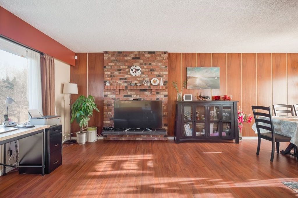 listing image 1106550377236369344
