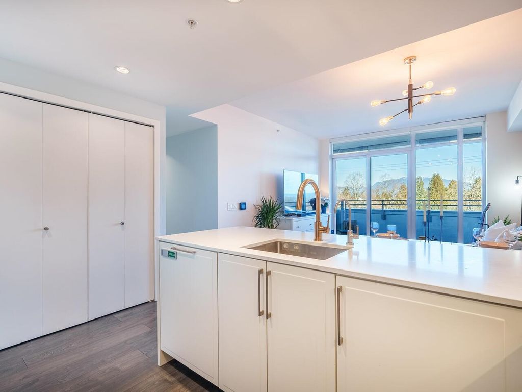 listing image 1109046391524903082