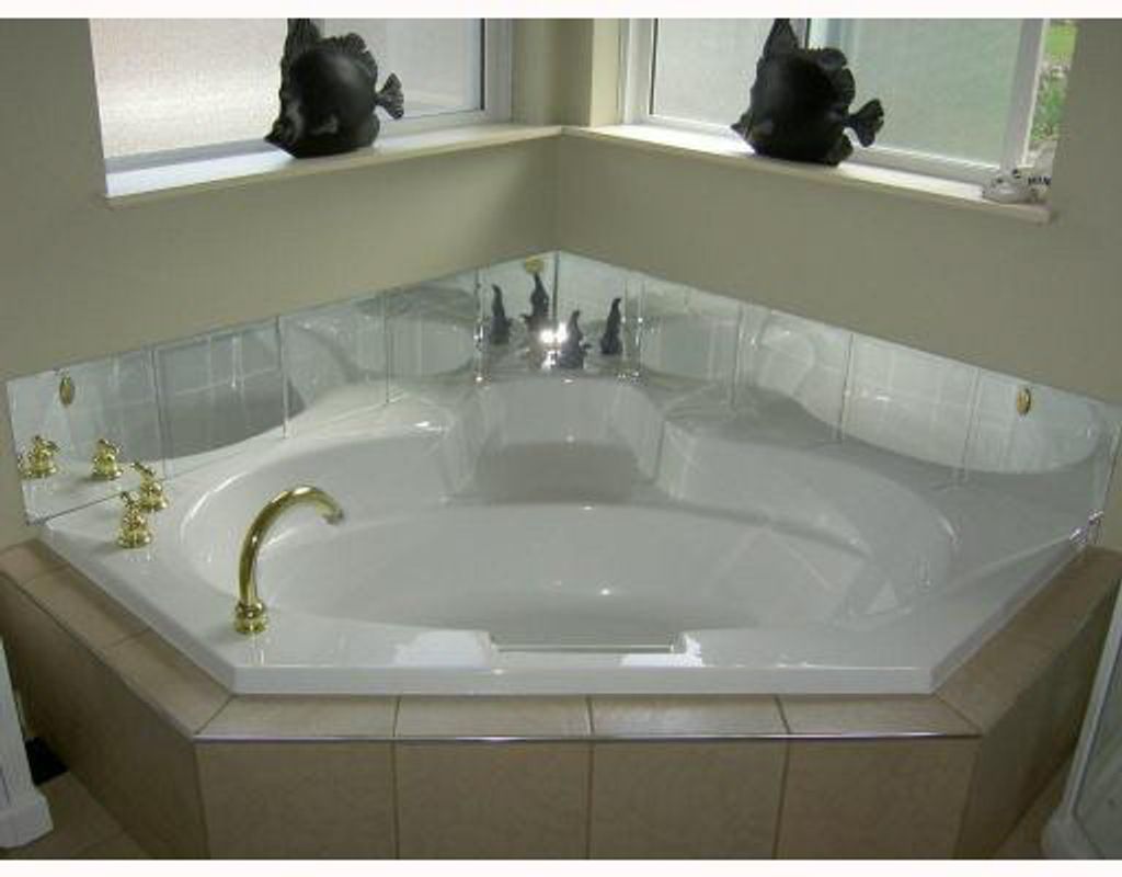 listing image 1104336106464133383