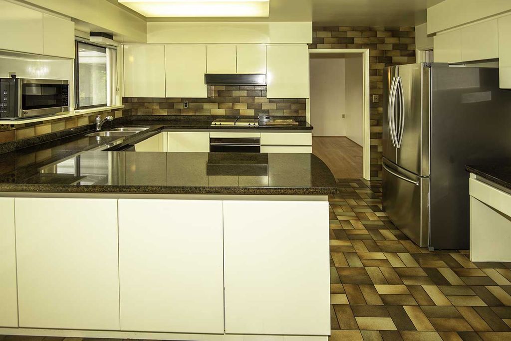 listing image 1109943560250323744
