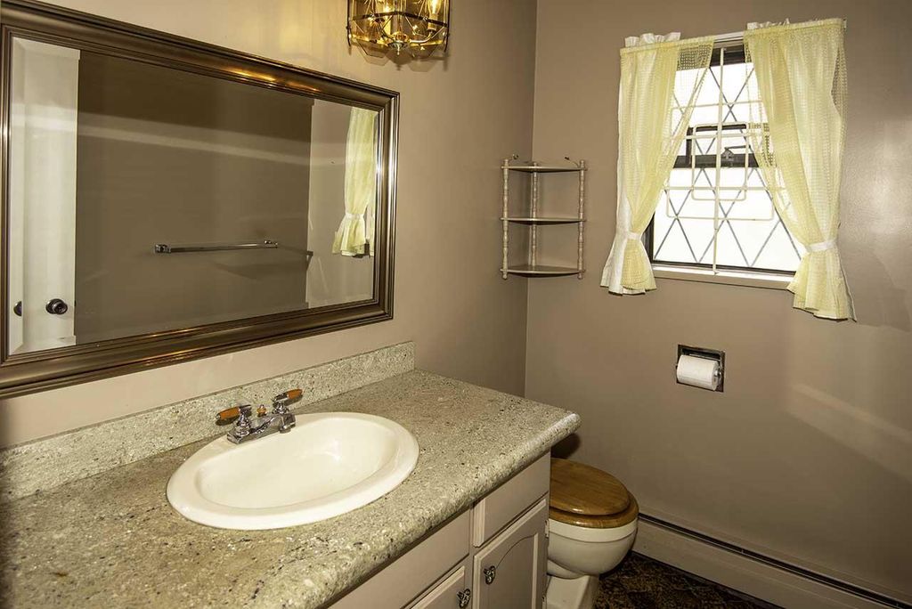listing image 1105057935976493760
