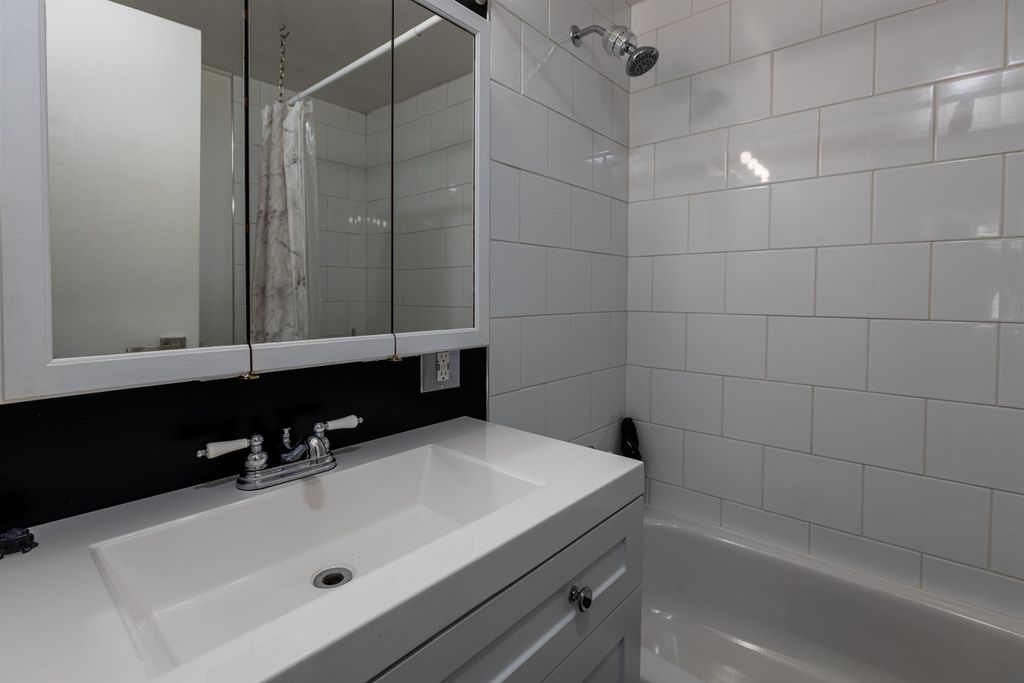 listing image 1101285787165971039