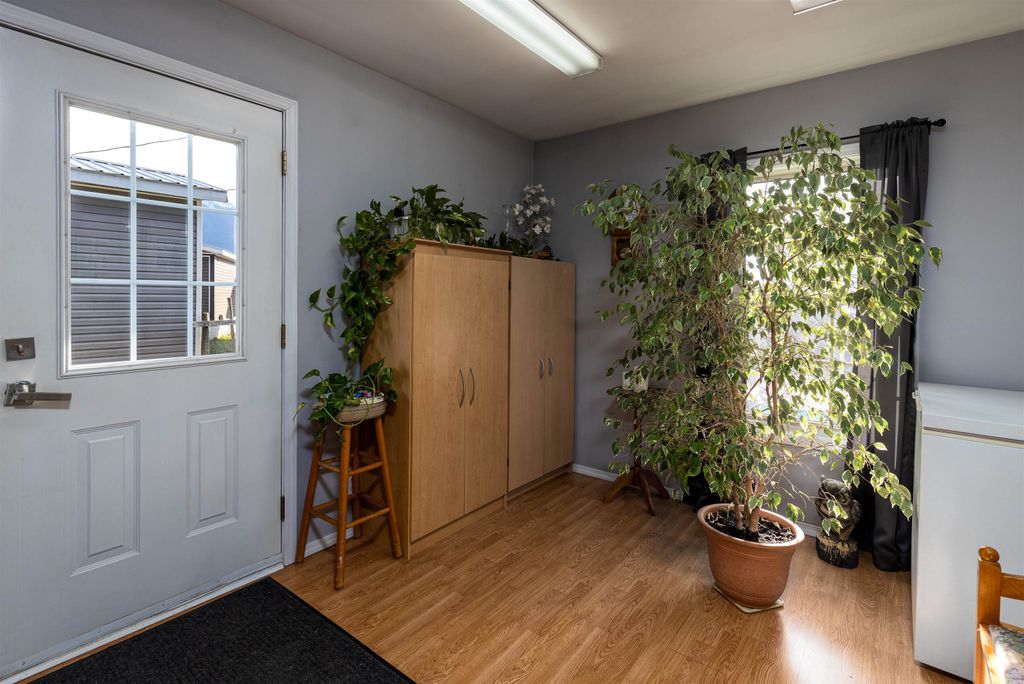 listing image 1102995990265226078