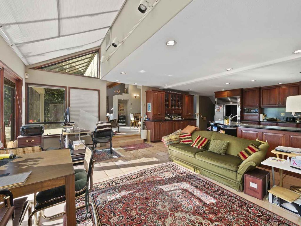 listing image 1107666905625331314