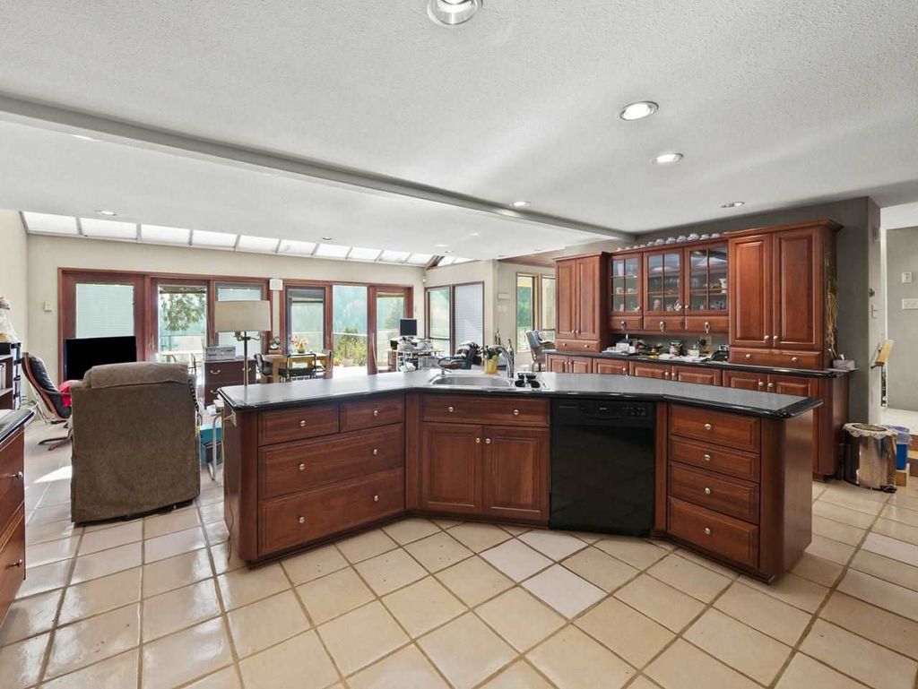 listing image 1103902038343189563