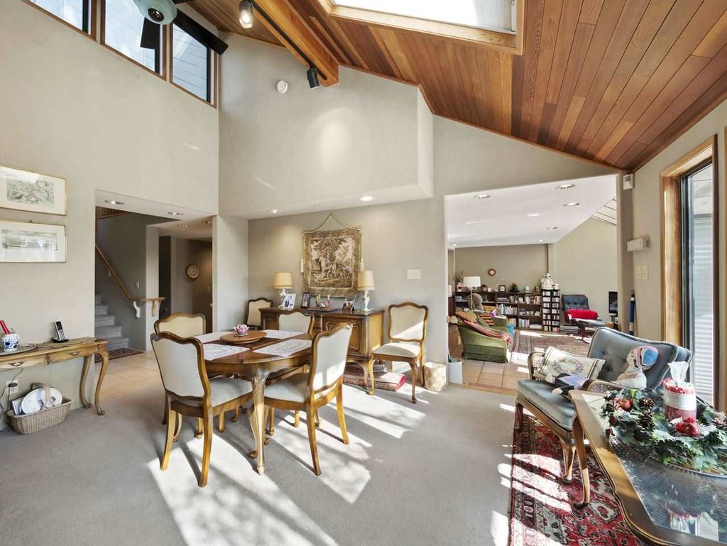 listing image 1102841040592688059