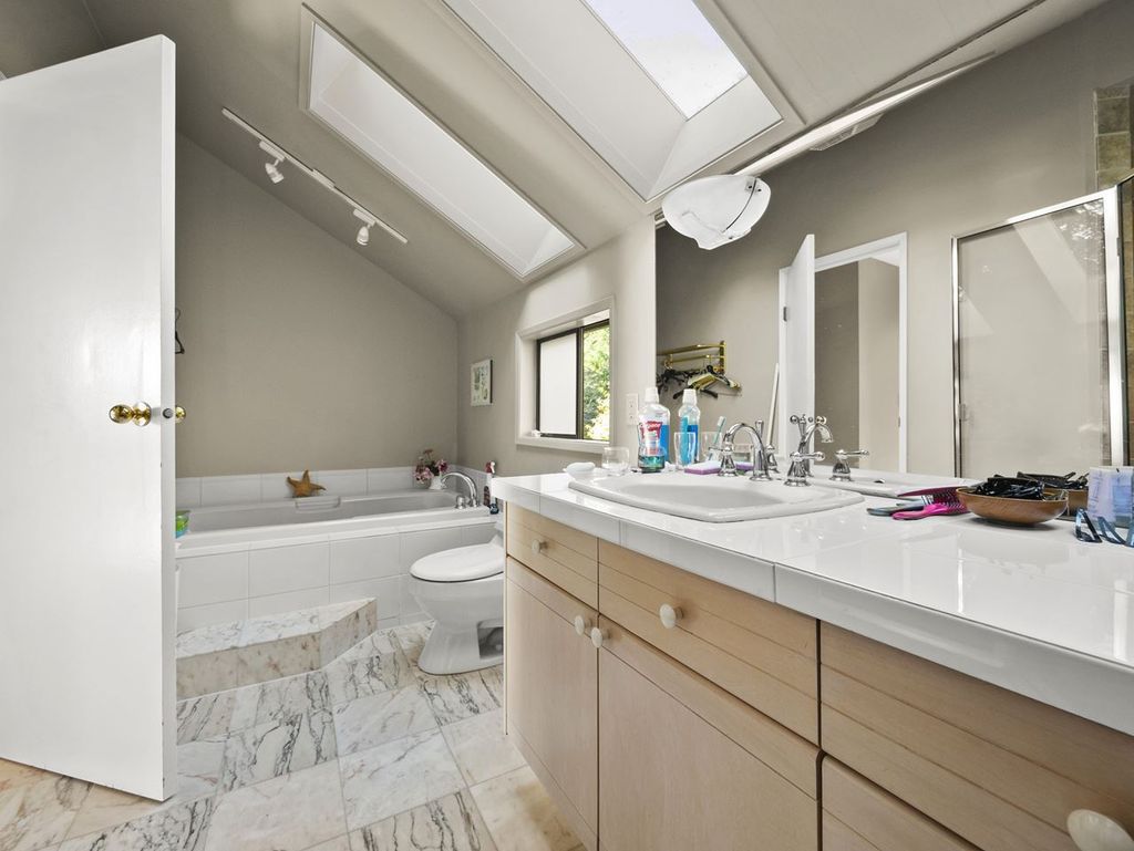 listing image 1106483950984389121