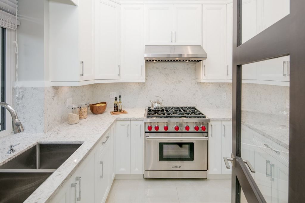 listing image 1106522531219539002