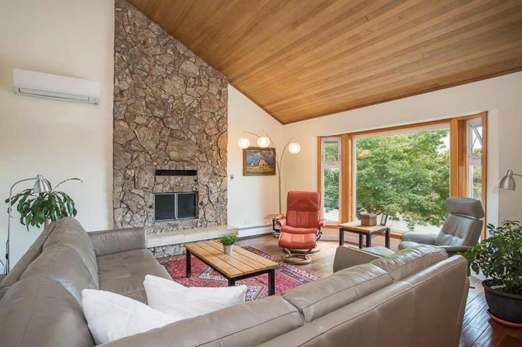 listing image 1103666361155381631