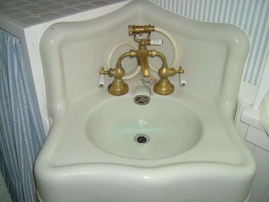 listing image 1103124864287394170