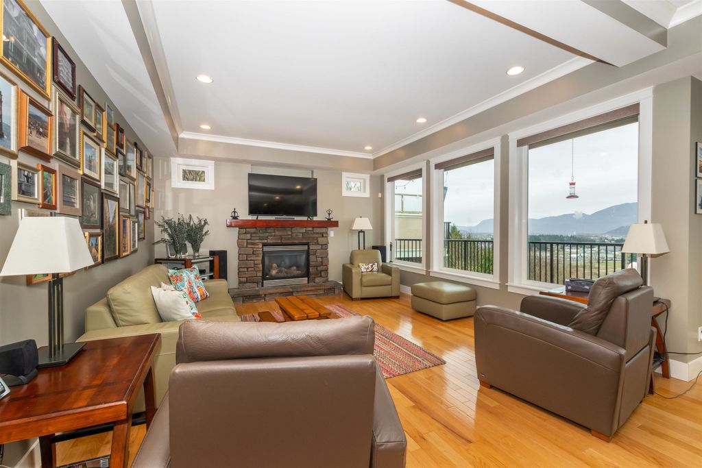 listing image 1100453405082750515