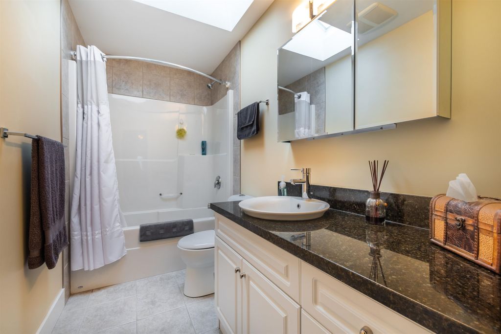 listing image 1105411082085590392