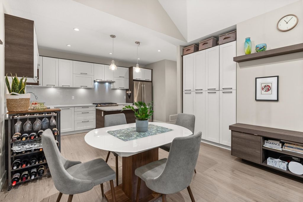 listing image 1105516616708878656