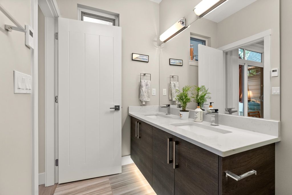 listing image 1108066045681173975