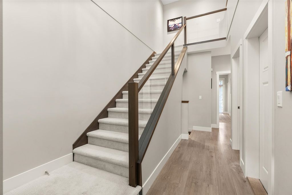 listing image 1102942604178420875