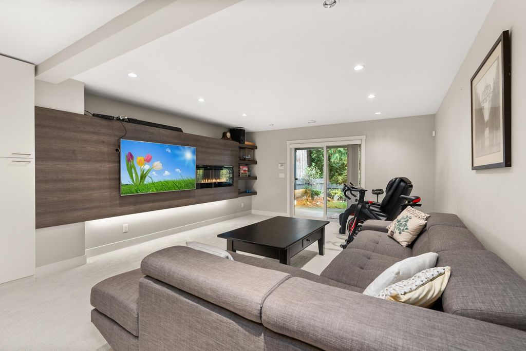 listing image 1102968592627834203